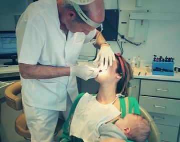 La insólita forma de amamantar de Paula Chaves a su hija Olivia