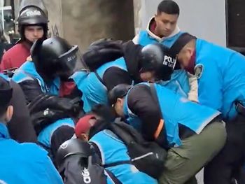 Otro miércoles de tensión en el Congreso: represión y detenidos en la marcha de jubilados