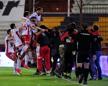 También lo festeja Boca: Huracán le ganó el clásico a San Lorenzo