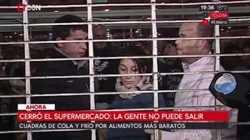 increible: tuvieron que cerrar un super por el desborde de gente increible: tuvieron que cerrar un super por el desborde de gente