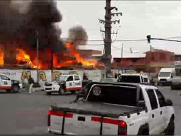 Incendio en un depósito de maderas en Lomas de Zamora