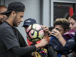 El brasileño sigue coqueteando con irse del Barcelona El brasileño sigue coqueteando con irse del Barcelona