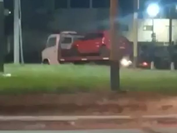 Increíble episodio en Neuquén: la grúa que retiraba autos por alcoholemia terminó secuestrada