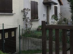 Dos chicos, encerrados en un sótano insalubre por tres años