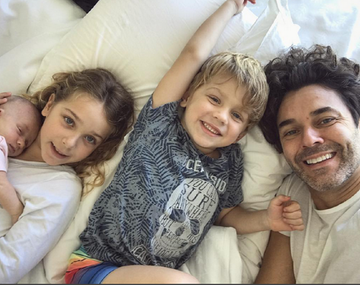 Tierna foto de Mariano Martínez con sus hijos