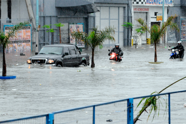 Un hombre murió por el temporal en Isidro Casanova