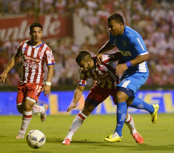 Racing le ganó a Unión en un partidazo a puro gol en Santa Fe