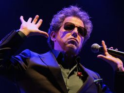 Andrés Calamaro agotó el Arena de Buenos Aires y sumó una nueva fecha