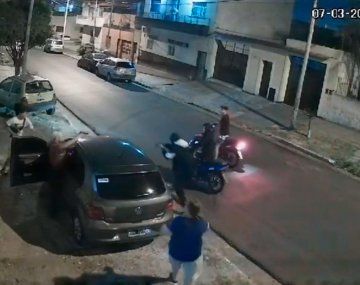 Video: balearon en el pecho a una policía durante un intento de robo