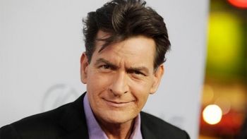 internaron de urgencia al actor charlie sheen internaron de urgencia al actor charlie sheen