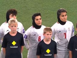 viral: la seleccion de futbol femenino de iran se nego a cantar el himno en senal de protesta viral: la seleccion de futbol femenino de iran se nego a cantar el himno en senal de protesta