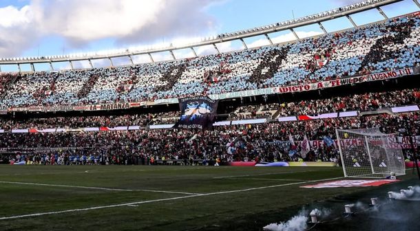 Impactante mosaico de River por Malvinas: el Monumental recordó a los héroes de la guerra