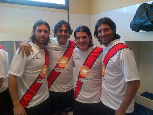 Francescoli metió un gol de chilena en el homenaje al Burrito