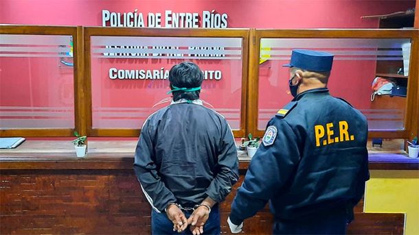 Roci&oacute; a su pareja con combustible e intent&oacute; prenderla fuego. Foto: Elonce