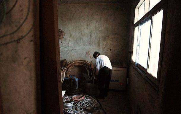 Guarda el cadáver de su hijo en el freezer porque lo extraña