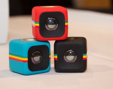 Polaroid lanza una cámara con forma de cubo que graba video en alta definición