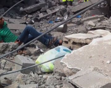 VIDEO: un francotirador lo asesinó mientras buscaba a su familia en Gaza