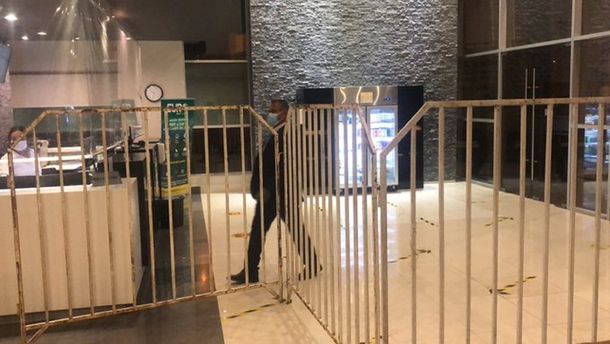 Denuncian que cortaron el agua en el hotel de la Selección Argentina y pusieron sirenas cada media hora