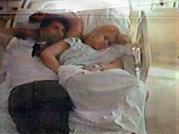 Echaron al médico que sacó la polémica foto