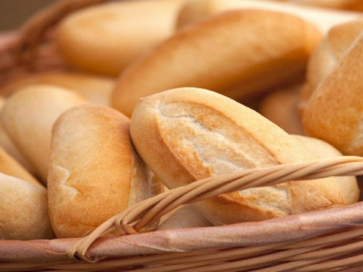 El Gobierno acordó congelar los precios del pan y la harina hasta 2022