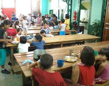 Unas 100 mil personas tienen que comer en comedores populares de la provincia de Buenos Aires