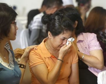 Fuentes oficiales confirman que hallaron restos del avión de AirAsia