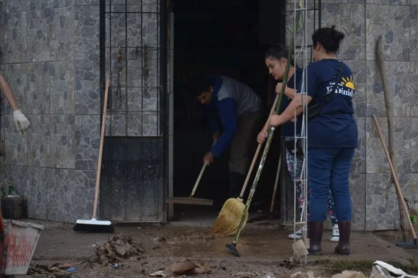 En Tucumán empezó a bajar el agua mientras las inundaciones afectan ahora a Santiago del Estero