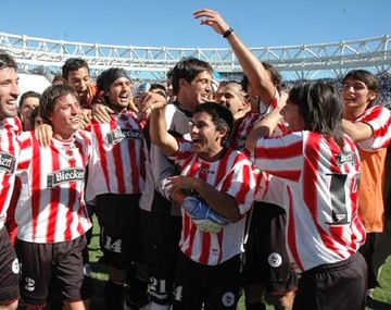 Los hinchas del Pincha recordaron el 7 a 0 frente al Lobo en las redes