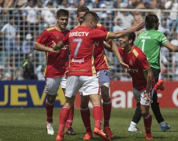 Estudiantes venció a Atlético Tucumán y es único puntero