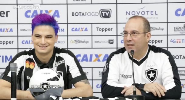 La presentación del youtuber como sponsor del club brasileño