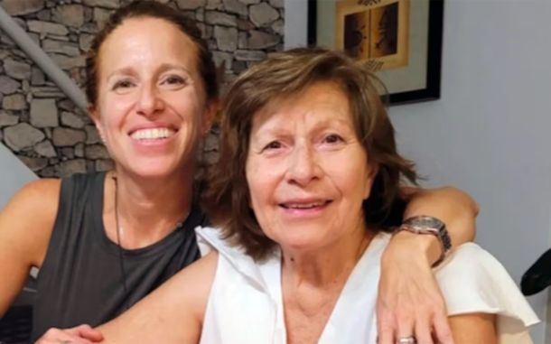 Felisa Martínez junto a su hija Marina.