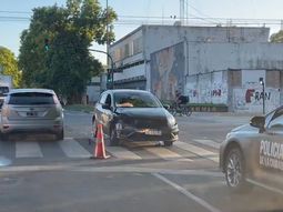 fuerte choque entre dos autos en agronomia: uno de los conductores fue demorado por cruzar en rojo fuerte choque entre dos autos en agronomia: uno de los conductores fue demorado por cruzar en rojo