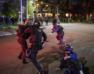 Estados Unidos: otra noche de violentas protestas por la muerte de un joven afroamericano en manos de la policía