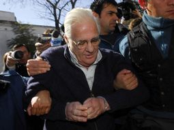 Carrascosa_llega_a_los_tribunales_telam1 Carrascosa_llega_a_los_tribunales_telam1