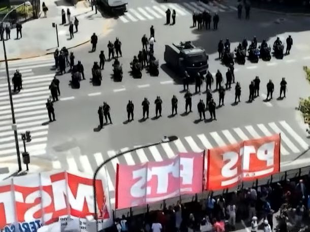 Marcha de jubilados y gremios para rechazar la Reforma Laboral: Me entristece haber votado a este imbécil