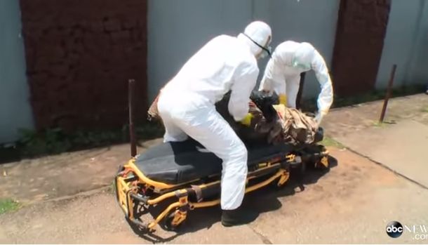 Ébola: lo dieron por muerto y casi lo entierran vivo