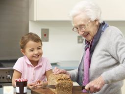 ¿Por qué este domingo se celebra el Día de la Abuela?