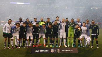 Jugadores de México y Estados Unidos antes del partido en Ohio Jugadores de México y Estados Unidos antes del partido en Ohio