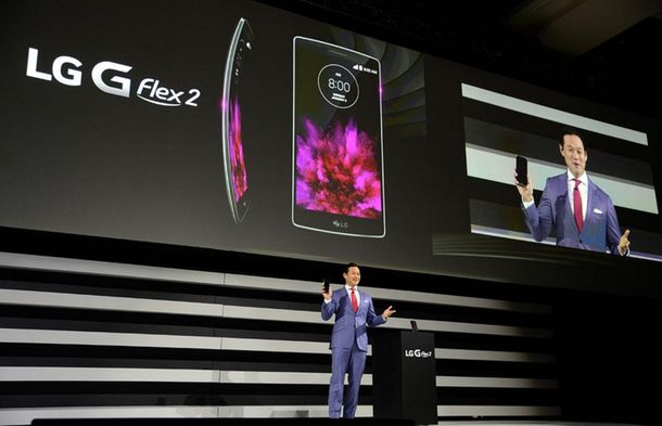 LG presentó la segunda generación de su celular curvo: G Flex 2