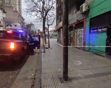 Balearon desde un auto a una mujer en San Cristóbal