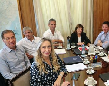 El Gobierno define su estrategia para respaldar a Adorni en el Congreso