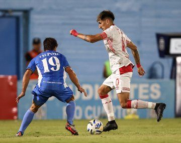 Argentinos erró un penal sobre la hora y no pasó del 0-0 en su visita a Estudiantes RC