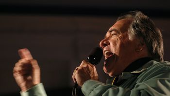 barrionuevo amenaza con mas paros de hasta 48 horas barrionuevo amenaza con mas paros de hasta 48 horas