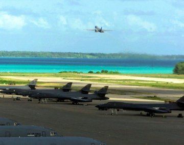 Aseguran que Irán lanzó misiles a una base británica en el océano Índico