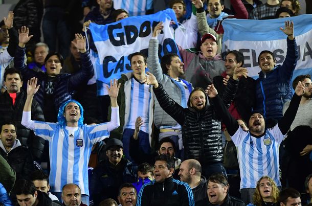 Los hinchas argentinos copan el Centenario