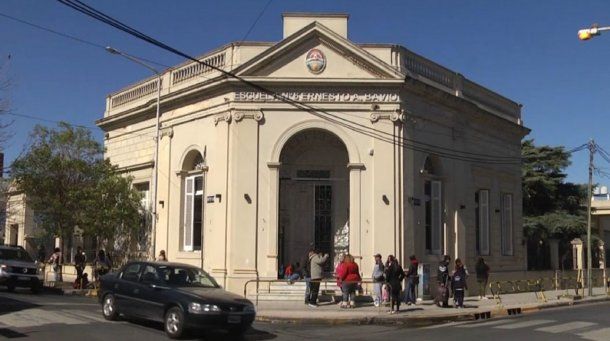 Grave denuncia por abuso contra un docente en Paraná