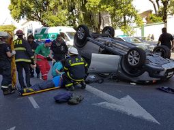 Choque y vuelco en Caballito Choque y vuelco en Caballito