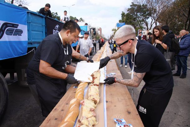 Caos en Avellaneda: el descargo tras el robo del sándwich gigante