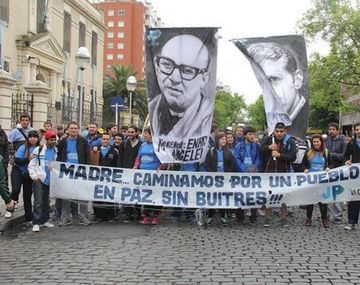 {altText(,#Lujan2014: La Cámpora también peregrinó con un mensaje contra los buitres)}