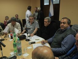 la cgt mete presion y se reune para definir un eventual paro nacional la cgt mete presion y se reune para definir un eventual paro nacional